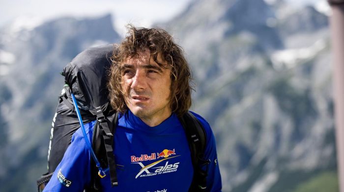 Record mondial de distanță înregistrat de un parapantist român