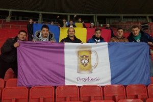 ...și în tribune, susținând-o pe Astra la meciul cu Austria Viena din 25.11.2016