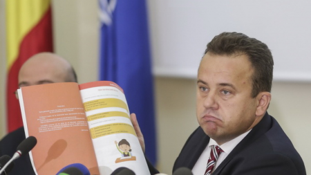 De ce nu a vrut Liviu Marian Pop să dea manuale peste Prut