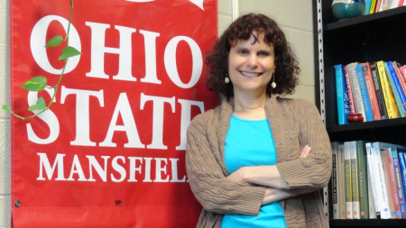 Un mit spulberat: femeile au cam același număr de parteneri sexuali ca și bărbații