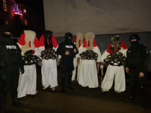 Mascați și… mascați: polițiștii, alături de brondoși la Cavnic