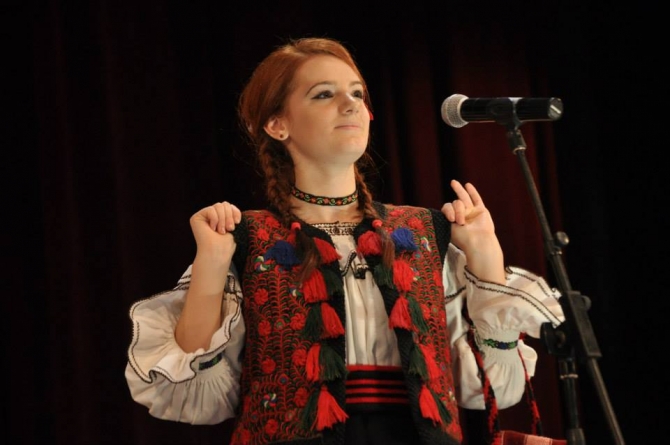 Tânăra cântăreață de muzică populară, Cristina Vlad, ”s-ar mărita”