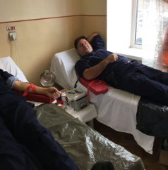 La Sighet, Moș Nicolae a  adus bolnavilor care necesită transfuzii sânge donat de polițiști