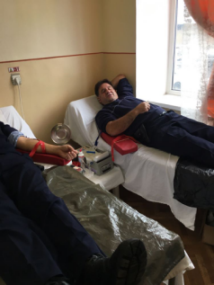 La Sighet, Moș Nicolae a  adus bolnavilor care necesită transfuzii sânge donat de polițiști