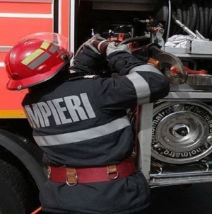 Incendiu la un imobil de locuințe din Băița