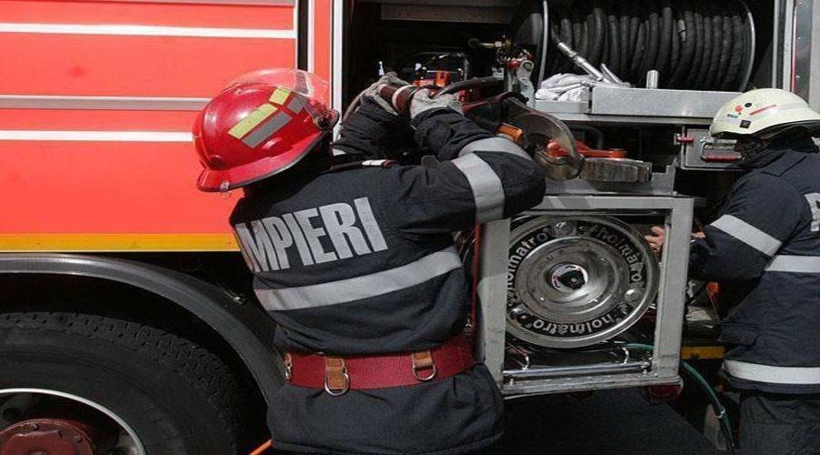 Incendiu la un imobil de locuințe din Băița