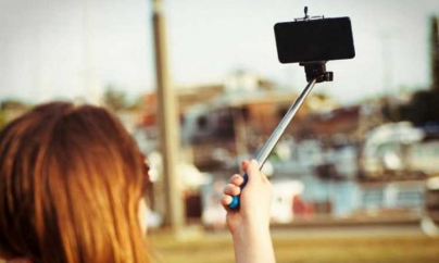 Nevoia de a face încontinuu selfie-uri e o boală, botezată selfita