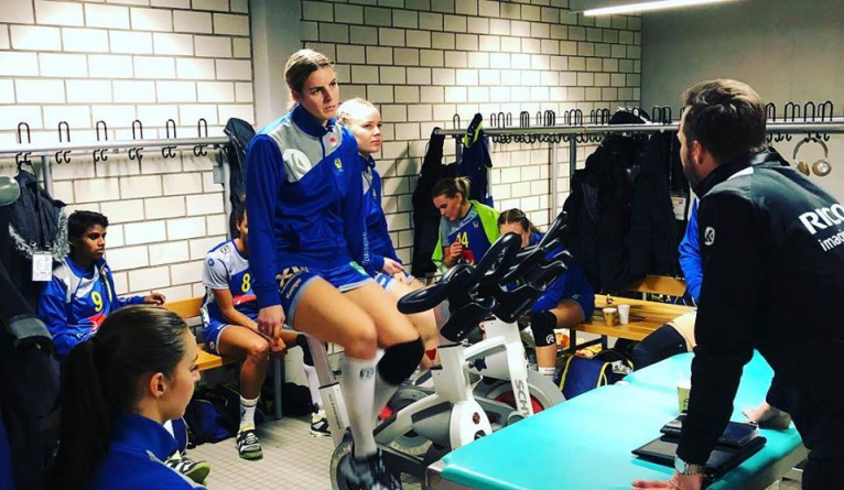 Dansul ielelor în varianta suedeză, jucat la CM de handbal feminin