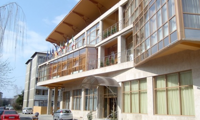 Hotelul băimărean „Ambassador” se transformă în bloc de locuinţe