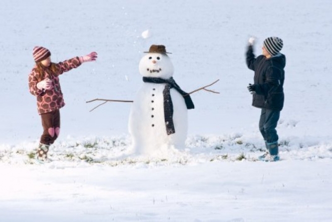 Elevii și preșcolarii intră în vacanța de iarnă