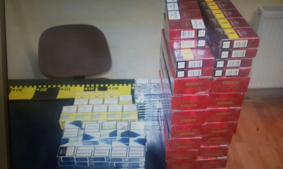 Sute de pachete cu țigări de contrabandă confiscate în piață
