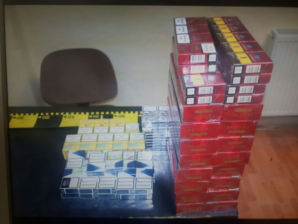 Sute de pachete cu țigări de contrabandă confiscate în piață