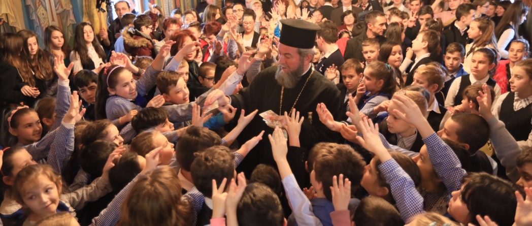 Episcopul Maramureşului şi Sătmarului a oferit cărţi Liceului „Nicolae Steinhardt” din Satu Mare