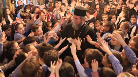 Episcopul Maramureşului şi Sătmarului a oferit cărţi Liceului „Nicolae Steinhardt” din Satu Mare