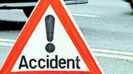 Derapaj cu răsturnare: plonjon cu mașina într-un canal de irigație