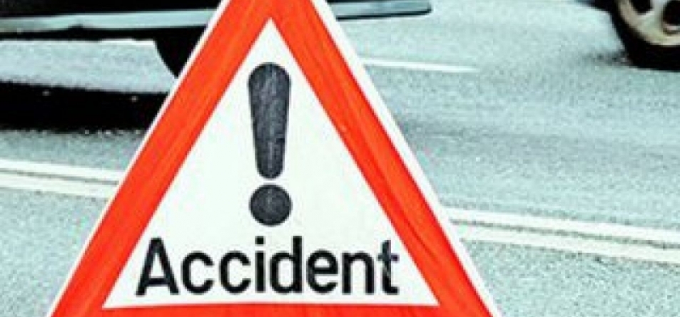 Derapaj cu răsturnare: plonjon cu mașina într-un canal de irigație