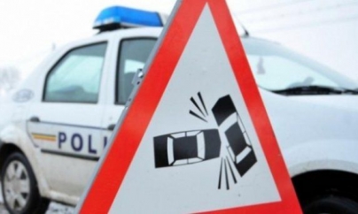 Un șofer în prag de comă alcoolică a sărit pragul de două mașini bușite