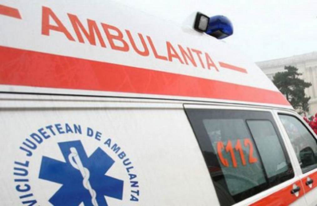 Pasager al unei mașini rănit într-un accident. Șoferul avea 1,19 mg/l alcool pur în aerul expirat