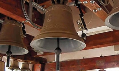 Bat clopote, sunând Unirea