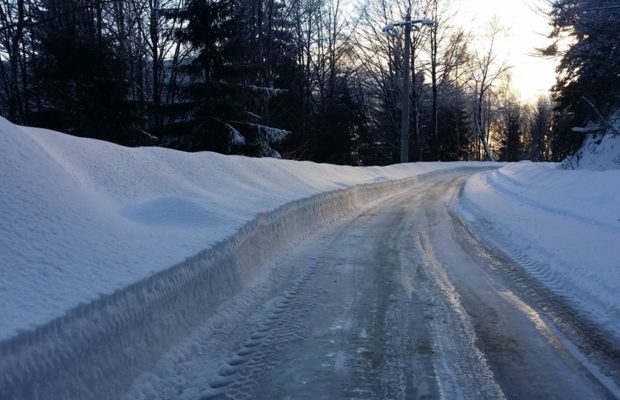 O firmă băimăreană face deszăpezirea pe Muntele Mic