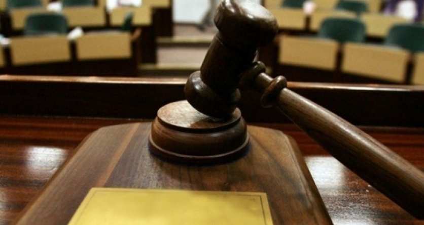 Se mișcă natural. Fără control judiciar