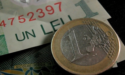 Leul a ajuns la cea mai amărâtă cotație în raport cu euro