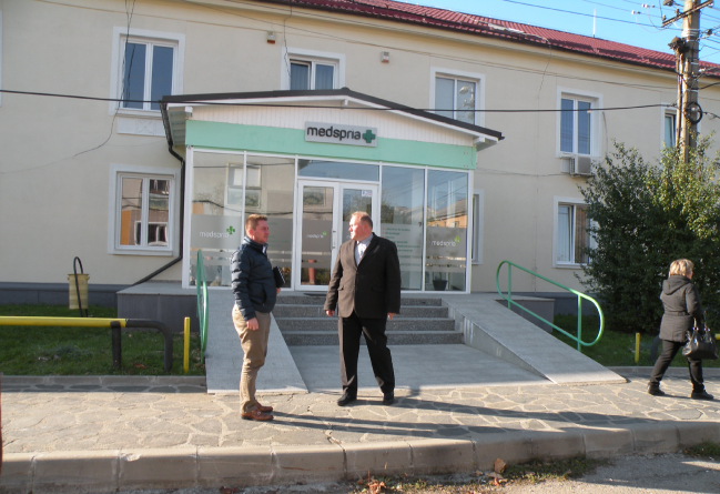 Ca să-și salveze spitalul, un oraș mic se luptă cu un Guvern mare