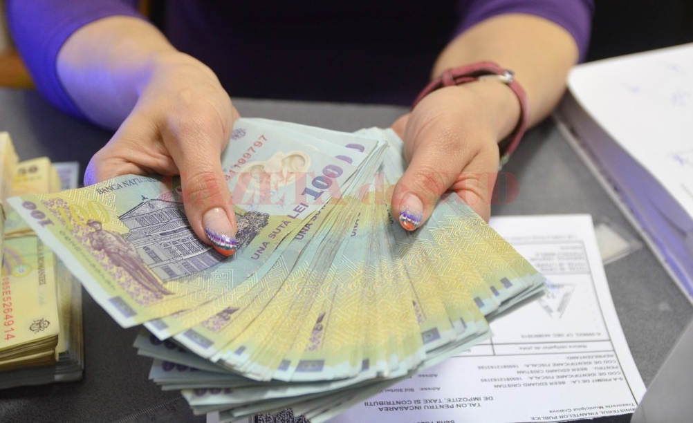 Un șef birou din primăria băimăreană câștigă 8000 lei/lună