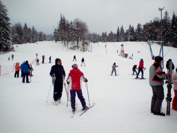 Hai să dăm mână cu mână la schi