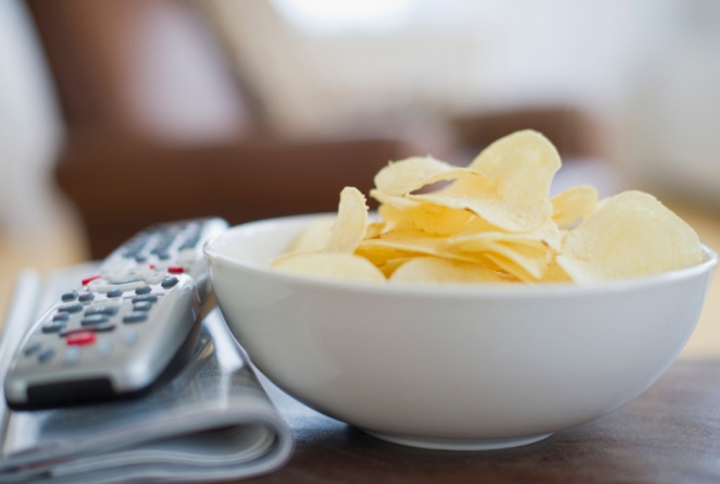 Reclama TV îi poate îngrășa pe adolescenți