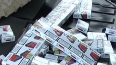 Și-a abandonat  mașina cu tot cu țigările de contrabandă