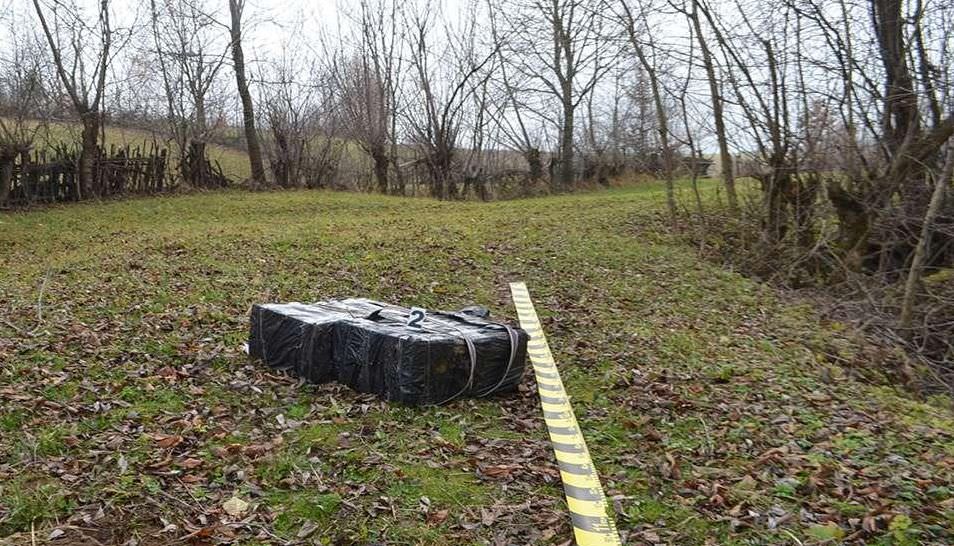 Contrabandiști de țigări prinși în Poenile de sub Munte