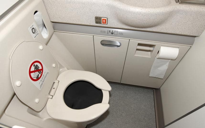 Un avion cu 84 de instalatori la bord s-a întors din drum fiindcă avea toaletele defecte