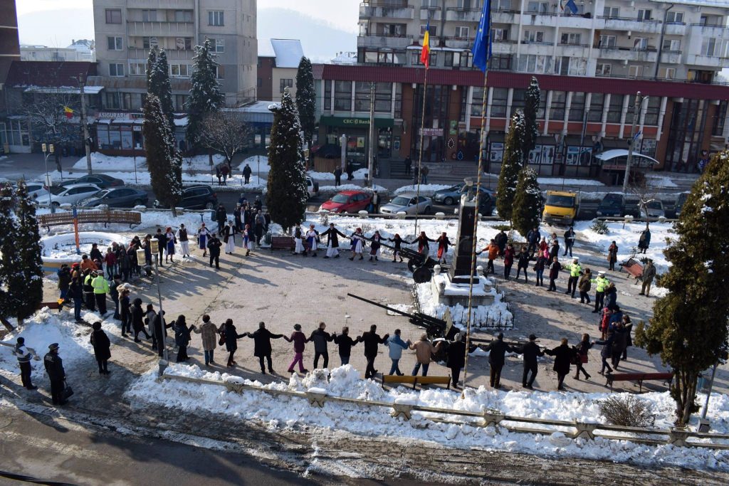 De Mica Unire, la Târgu Lăpuș cântecele tinerilor au luat locul ternelor discursuri politicianiste