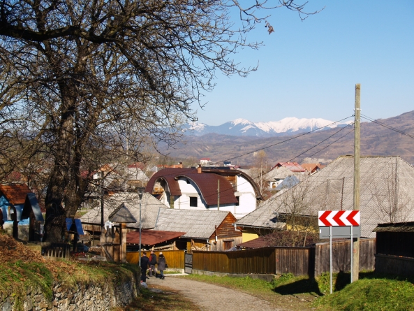 Monumente istorice în peisaje invadate de lucrări ilegale și nespecifice