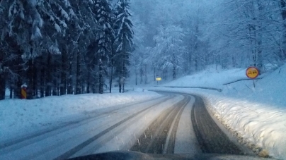 Vizibilitate redusă de ceață, sub 100 de metri, în Pasul Prislop