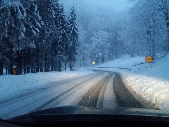 Vizibilitate redusă de ceață, sub 100 de metri, în Pasul Prislop