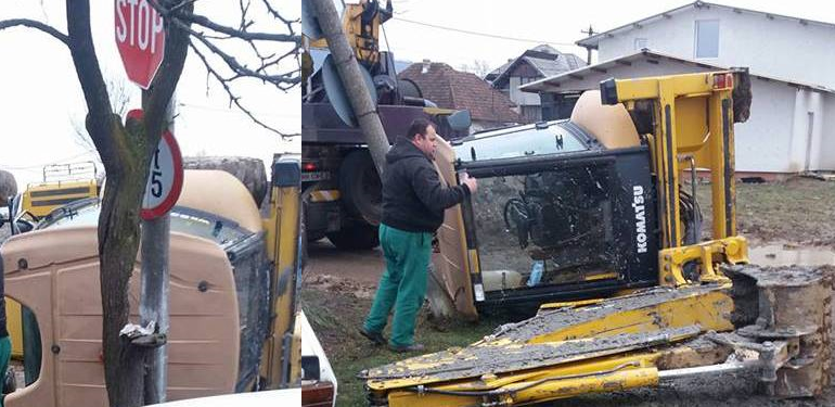 Un buldoexcavator a fost lovit de tren în satul Săsar