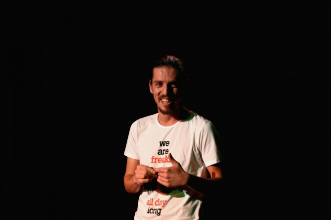 Poftiți la teatru, la ”Plex”