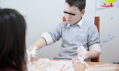 Săptămânal, cel puțin un părinte cere pentru copilul său ajutorul Asociației Autism Baia Mare