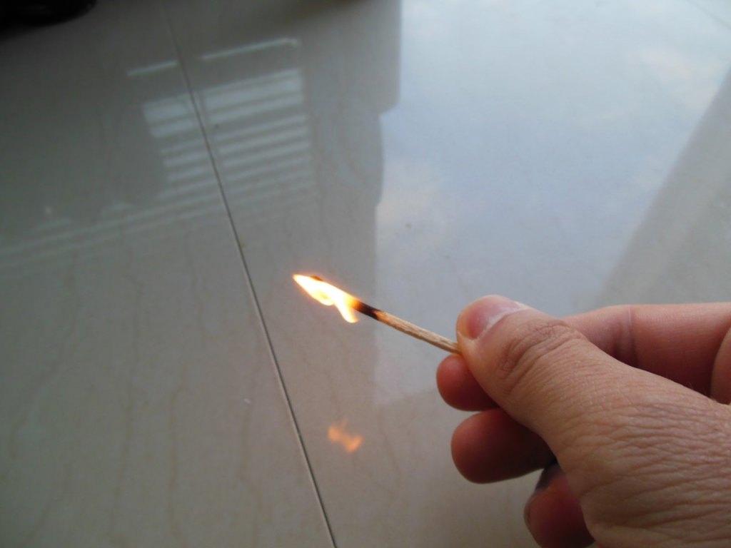 Trimis la consult psihiatric după ce a dat foc ușii de la locuința soacrei