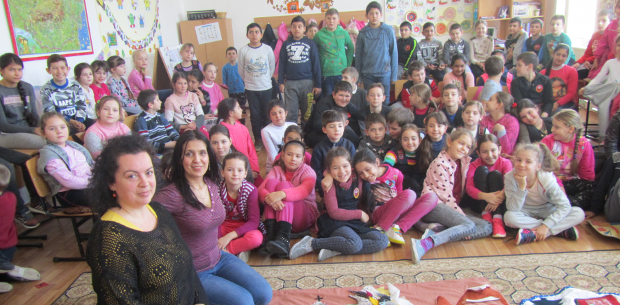 Copiii din  Berinţa şi Copalnic Mănăştur, vrăjiți de ”Covorul povestitor” (GALERIE FOTO)