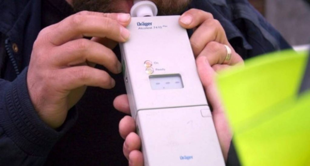 Băimărean prins la volan sub influența alcoolului și fără permis de conducere