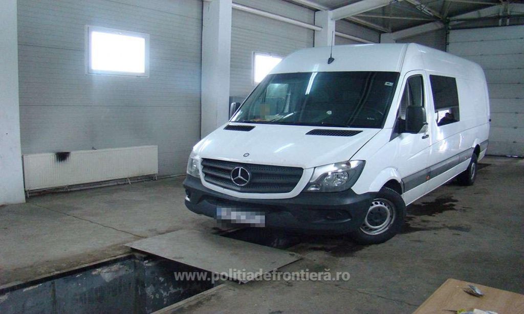 Un microbuz căutat de autoritățile italiene a fost găsit în România