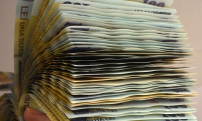 În administrație sunt și salarii de peste 14.000 de lei