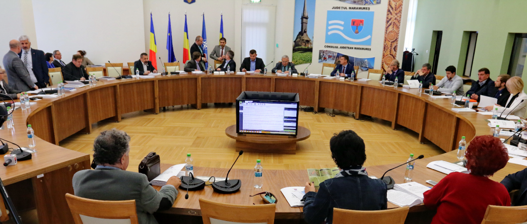 Despre cum fac partidele politice economii pe spinarea Consiliului Judeţean