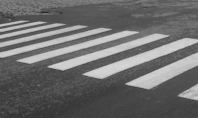 Un neamț a accidentat o tânără care traversa prin loc marcat