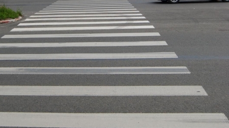 O șoferiță care băuse a lovit o femeie pe trecerea pentru pietoni după care a fugit