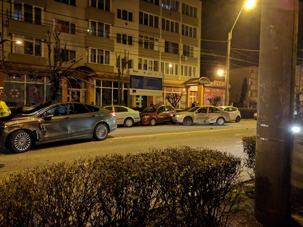 Ceasul rău, pisica neagră, bușitura de pe stradă