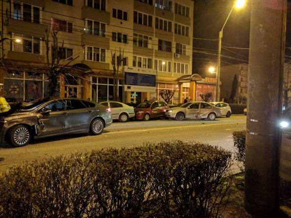 Ceasul rău, pisica neagră, bușitura de pe stradă